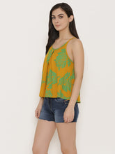 Load image into Gallery viewer, Front box pleat cropped top