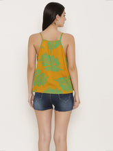 Load image into Gallery viewer, Front box pleat cropped top
