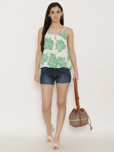 Load image into Gallery viewer, Front box pleat cropped top