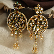 Load image into Gallery viewer, White &amp; Cream Kundan Earrings Having Pearl work