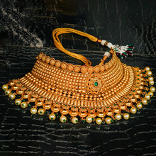 Load image into Gallery viewer, Golden &amp; Green Jadau Necklace Set