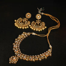 Load image into Gallery viewer, Off White Kundan Necklace Set with Matching Earrings