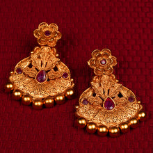 Load image into Gallery viewer, Golden &amp; Red Jadau Necklace Set