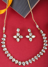 Load image into Gallery viewer, Snow White Kundan Necklace Set