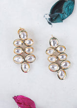 Load image into Gallery viewer, Shades Of White Kundan Necklace Set