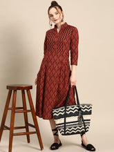 Load image into Gallery viewer, Center box Pleat midi Dress