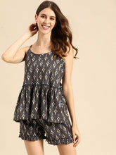Load image into Gallery viewer, Camisole top with Shorts