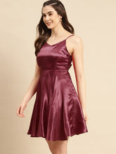 Load image into Gallery viewer, Back knot flare dress