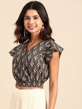 Load image into Gallery viewer, Crop top with flare sleeve