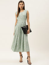 Load image into Gallery viewer, Box pleat dress with side pockets