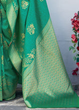 Laden Sie das Bild in den Galerie-Viewer, Parakeet Green Floral Motif Silk Saree