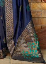 Laden Sie das Bild in den Galerie-Viewer, Navy Blue Silk Saree with Zari Border