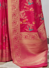 Carica l'immagine nel visualizzatore Galleria,Magenta Silk Saree with Thread Embroidery work and Golden Zari Border