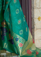 Carica l'immagine nel visualizzatore Galleria,Emerald Green Silk Saree with Floral Motif Zari Border