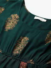 Carica l'immagine nel visualizzatore Galleria,Overlap side cowl dress